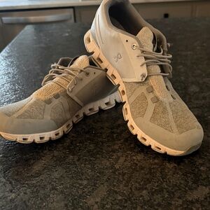 On Cloud 2 / Terry…Running Men's Light Gray Athletic Shoes